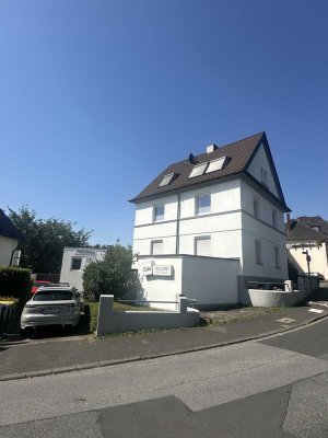 "Wow - Alles neu" Komplett renoviertes 3 Familienhaus mit kleinem Gewerbe in SG-Gräfrath !