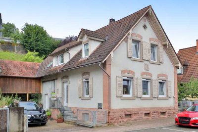 Modernisiertes Einfamilienhaus mit angrenzender Scheune