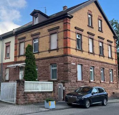 Schöne 3-ZKB Wohnung mit charmanten Altbauflair