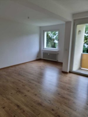Attraktive , ruhige  3 Zimmer Wohnung mit Balkon