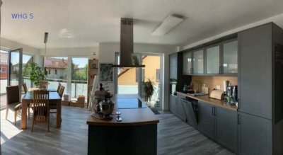Neuwertige 5-Zimmer-Wohnung mit großer Terrasse oder Balkon
