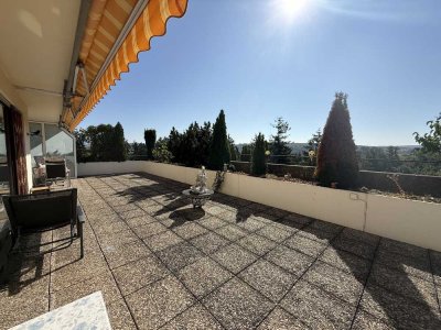 2-ZKB-Wohnung mit Garage, großem Balkon und Fernsicht - barrierefrei erreichbar!
Frei ab sof