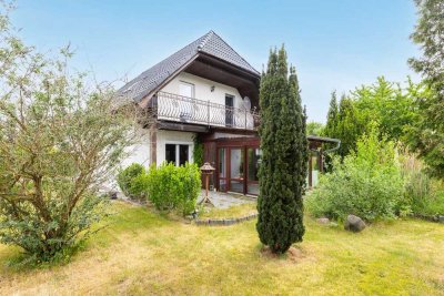 Bahnhofsnah! Einbauküche, Wintergarten, Kamin, Balkon, Carport usw.: Einfamilienhaus in Rehfelde