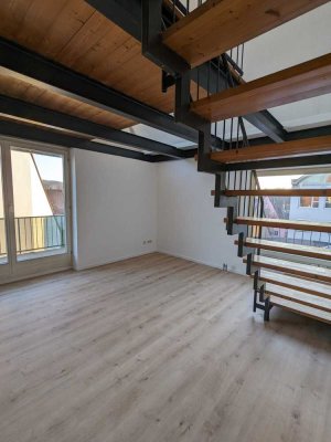 3-Zimmer-Maisonette-Wohnung mit Balkon und Einbauküche in zentraler Lage