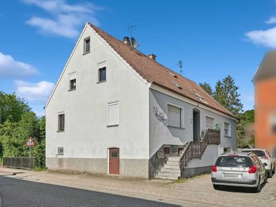Kapitalanlage: Großzügiges Ein- bis Zweifamilienhaus mit schönem Grundstück in Ohmbach zu verkaufen