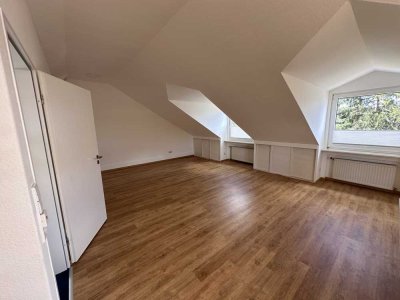 Sonnige/helle 2-Zimmer-Maisonette-Wohnung mit EBK-Zeile und Balkon in Fürstenfeldbruck/alte Buchenau
