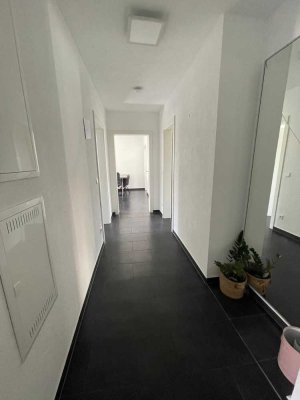 *** Moderne und lichtdurchflutete 4-Zimmerwohnung im Herzen Wendlingens ***