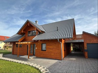 Attraktives Vollholzhaus!
