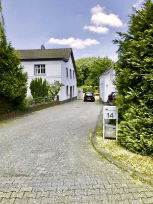 IST-Rendite 8%: Reitplatz, Pferdeboxen, Gästezimmer, 340m² Wfl., gehobene Ausstattung, 5800m² Grd