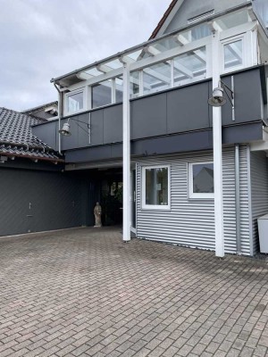 Charmantes Einfamilienhaus mit Wintergarten und großem Grundstück in zentraler Lage