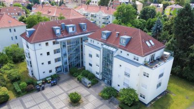 Helle Erdgeschosswohnung mit großzügiger Terrasse!