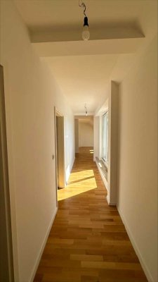Kürzlich ausgebaut für Paare oder Familien - 3,5 Zimmer mit Dachterrasse!