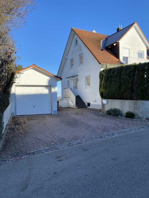 DHH auf herrlichem Grundstück mit traumhaftem Fernblick sucht neue Familie!