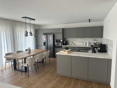 Exklusive, neuwertige 3,5-Raum-Terrassenwohnung mit lux. EBK