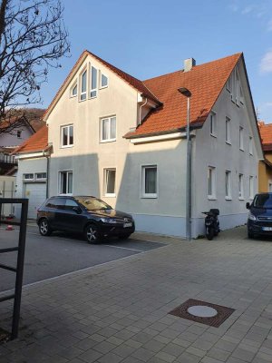 Sanierte 3-Zi-Wohnung mit hochwertiger Einbauküche im Zentrum Bad Urachs