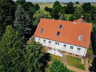 Lebensmittelpunkt für Generationen - ländlicher Charme + XXL-Garten inklusive.