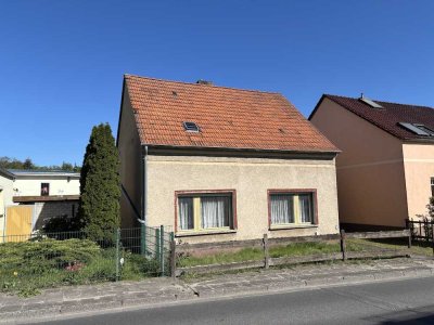 Altes renovierungsbedürftiges Wohngebäude in Lehnin