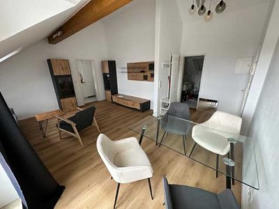 Wunderschöne möblierte 2-Zimmer DG Wohnung mit Balkon/Terrasse sehr ruhig mit TG Platz