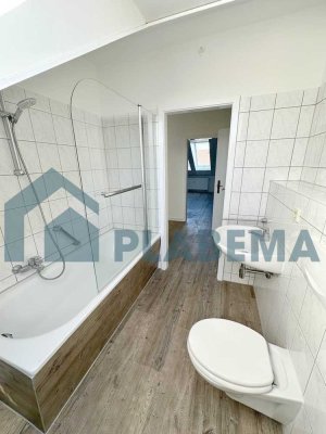 Wird komplett renoviert, Einbauküche, Balkon, 2- Zimmer Wohnung zu vermieten