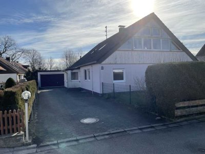 Gepflegtes Einfamilienhaus mit ELW, Doppelgarage, Balkon und Garten in guter Lage