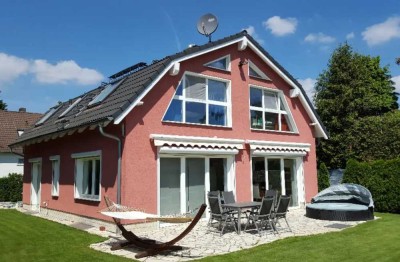 Gepflegtes, helles Einfamilienhaus, 5 Zimmer, 2 Bäder, Familienhaus, in Berlin-Marienfelde