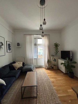 Geschmackvolle 2-Zimmer-Wohnung im "Patrizierhaus" mit Balkon und EBK in Düsseldorf Pempelfort