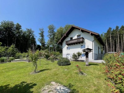 Saniertes Einfamilienhaus mit idyllischem Garten in Waldrandlage