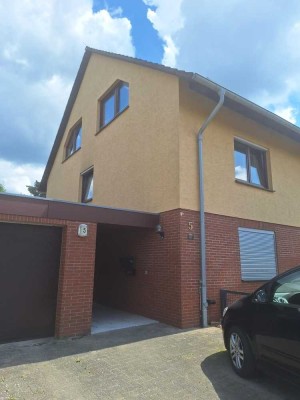 Mehrfamilienhaus auf 3 Etagen. Im Dachgeschoss 2 Ferien/Monteurwohnungen.