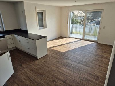 !Befristet bis 07/2027! 
Neuwertige 3-Zimmer-Wohnung mit EBK, Balkon und Garage