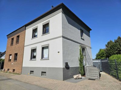 Aufwendig sanierte helle Doppelhaushälfte in bester Lage
