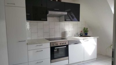 Lichtdurchflutete Dachgeschoßwohnung in ruhiger Lage