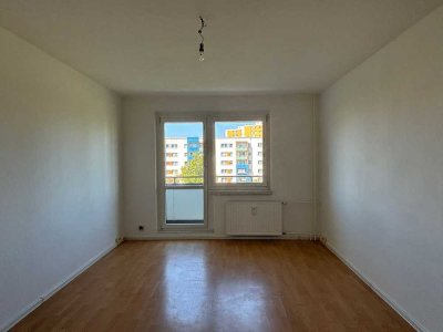 Leider ohne Aufzug - Dachgeschoss mit Balkon und Wannenbad - in Hellersdorf!