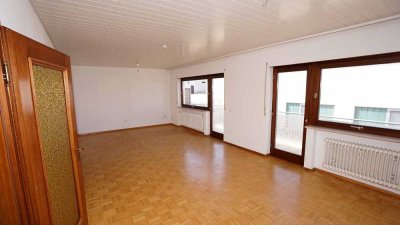 Licht durchfluteten 3-Raum-Wohnung mit  Büroraum im Gebäude
