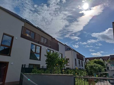 Erstbezug mit Terrasse: Stilvolle 3-Zimmer-Wohnung mit gehobener Innenausstattung in Neuberg