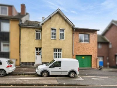 Modern geschnittenes Zweifamilienhaus mit vermieteter Einliegerwohnung in Würselen