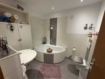 Großzügige 3-Zimmer-Wohnung mit Balkon, Aufzug und Garage – Ruhige Lage