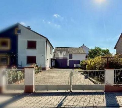 Vielfältige Möglichkeiten: Handwerkerstraum:
Haus mit großem Grundstück und Scheunen“