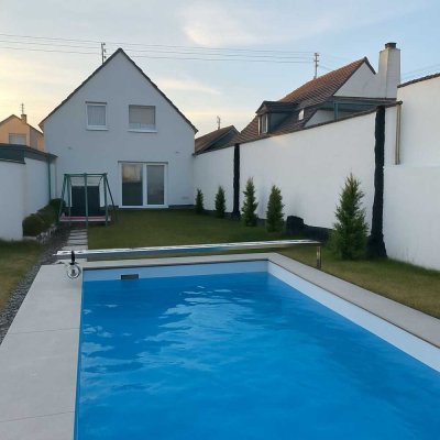 Freistehendes Haus mit Pool, Kamin & Garage – pure Lebensqualität!