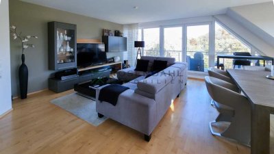 Hoch hinaus am Ahlenberg! 3-Zi-Maisonette mit 2 Balkonen, Kaminanschluss & 2 Tageslichtbädern