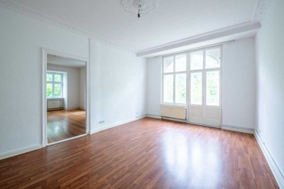 Wohnen mit Stil: 4-Zimmer-Gründerzeitaltbau mit Stuck  und Südbalkon