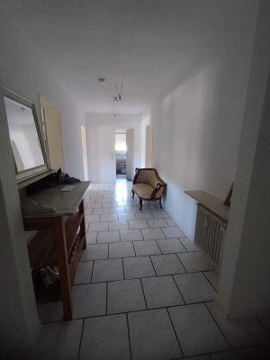 Ansprechende 3-Zimmer-DG-Wohnung mit Balkon und EBK in Koblenz-Güls