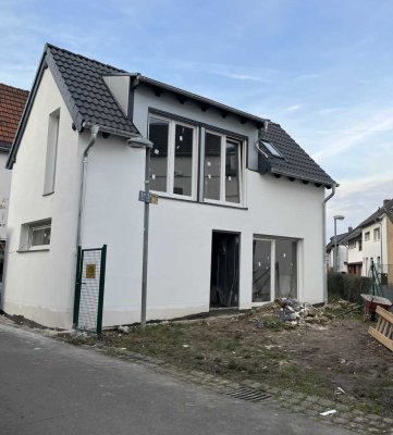 Erstbezug mit Balkon und EBK: Geschmackvolle 2-Zimmer-Wohnung mit geh. Innenausstattung in Brühl