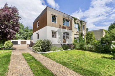 Gepflegte Doppelhaushälfte / 5 Zimmer / Einbauküche / PV-Anlage 10KW / Keller / Garage / Pool