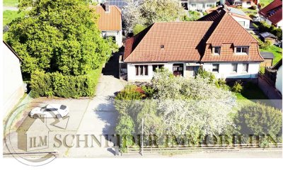 Besondere Gelegenheit! “ALTE SCHULE“ mit 2 Wohneinheiten & Nebengebäude, Stellplätzen, Garage