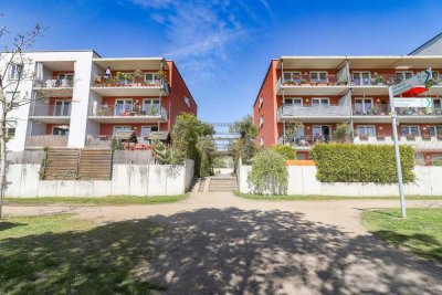 Großzügiges Wohnambiente mit Balkon und moderner Küche – Komfort trifft Stil auf ganzer Etage