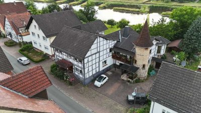 Stilvoll teilrenoviertes Wohnhaus mit Mietwohnung direkt an der Weser