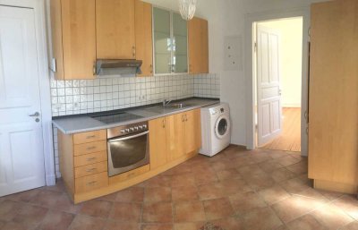 3-Zimmer Wohnung im Altbau , 1. OG,