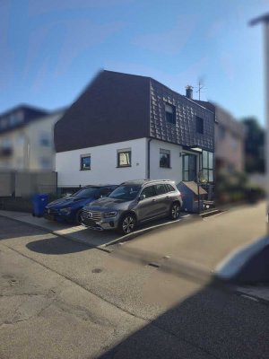 Hochwertig modernisiertes Einfamilien-/Reihenhaus in Büchenbronn.