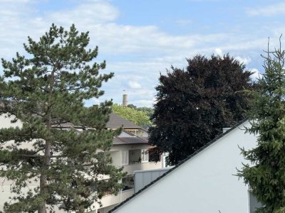 3,5 Zimmerwohnung mit Traumaussichten, 2 Balkonterrassen, Gartenmitbenutzung, TG-Platz......