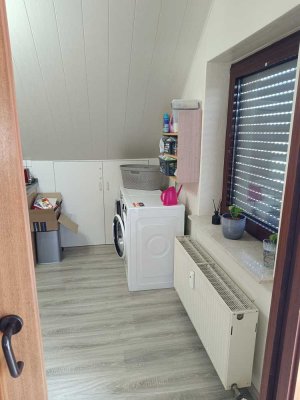 sehr helle 3,5-Zimmer-Dachgeschosswohnung mit geh. Innenausstattung mit Balkon und EBK in Nierstein
